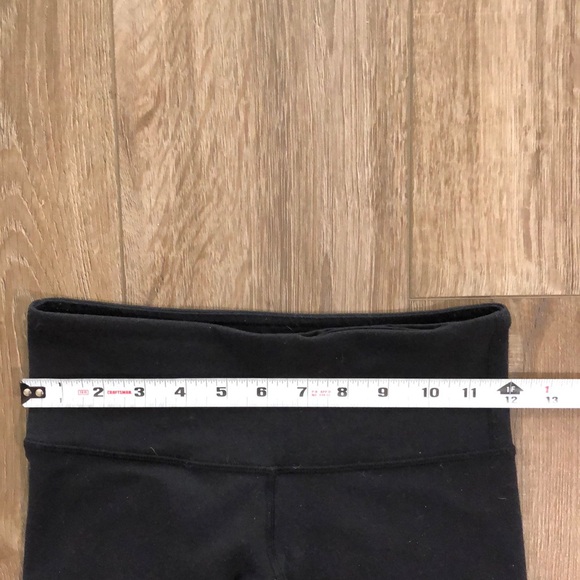 Like new - LULULEMON Black Wunder Under Leggings - Picture 6 of 9